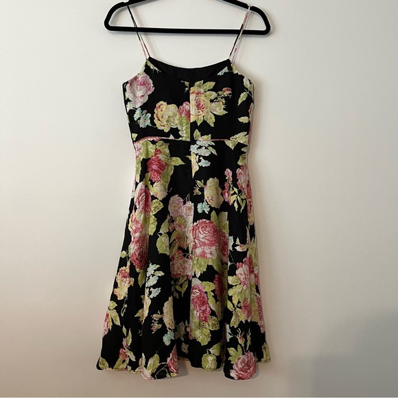 Mica Linen Floral Summer Dress - Picture 3 of 9